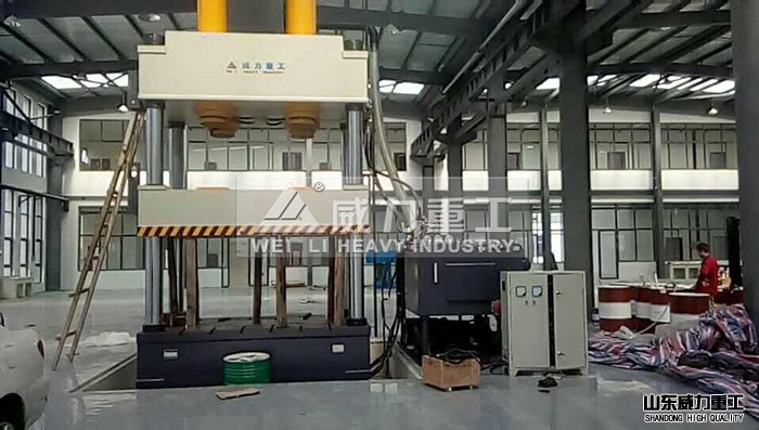 汽車覆蓋件成型油壓機(jī)安裝現(xiàn)場